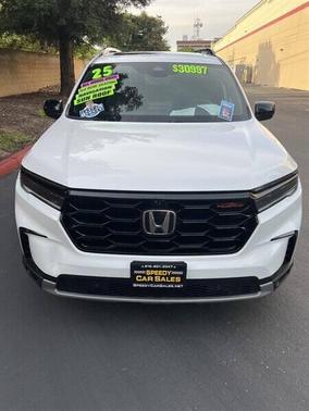 Platinum White Pearl 2025 Honda Pilot TrailSport