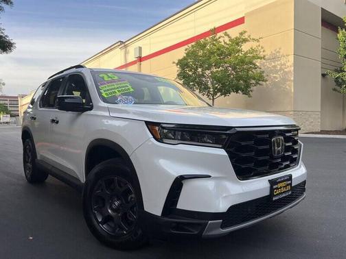 Platinum White Pearl 2025 Honda Pilot TrailSport