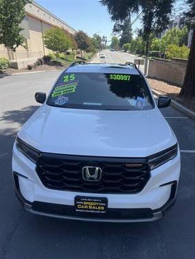 Platinum White Pearl 2025 Honda Pilot TrailSport