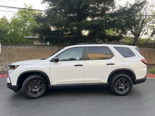 Platinum White Pearl 2025 Honda Pilot TrailSport