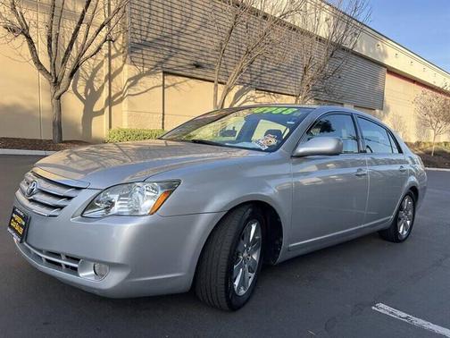 2005 Toyota Avalon XLS