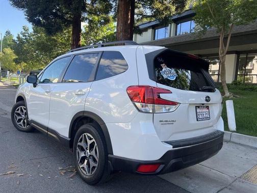 Crystal White Pearl 2020 Subaru Forester Premium