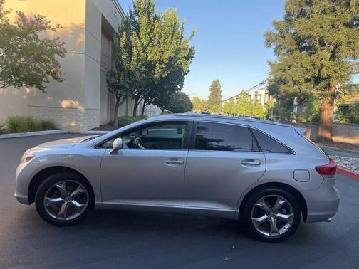Classic Silver Metallic 2011 Toyota Venza Base