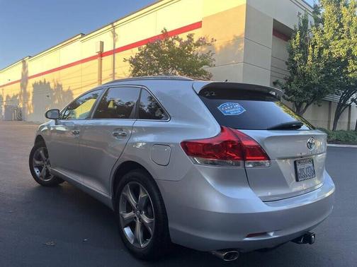 Classic Silver Metallic 2011 Toyota Venza Base