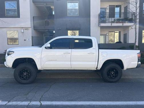 2017 Toyota Tacoma SR5
