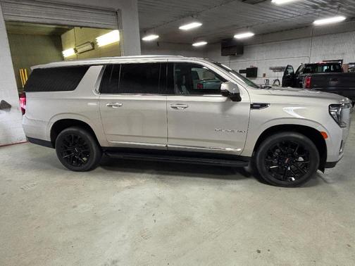 2022 GMC Yukon XL SLT
