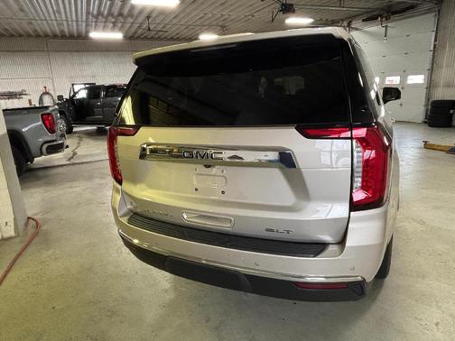 2022 GMC Yukon XL SLT