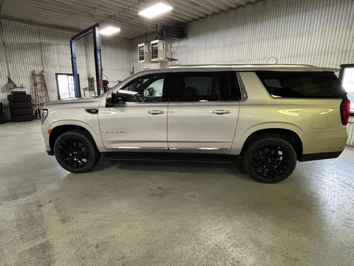2022 GMC Yukon XL SLT