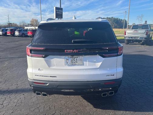 2024 GMC Acadia AT4