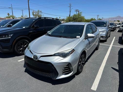 Classic Silver Metallic 2017 Toyota Corolla SE
