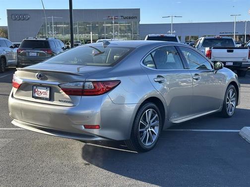 2016 Lexus ES 300h Base