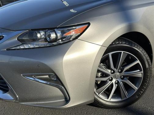 2016 Lexus ES 300h Base