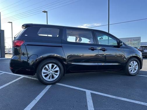 2017 Kia Sedona L