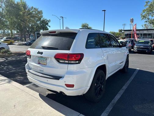 Bright White Clearcoat 2017 Jeep Grand Cherokee Altitude