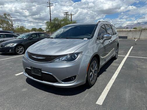 Billet Silver Metallic Clearcoat 2017 Chrysler Pacifica Limited