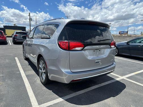Billet Silver Metallic Clearcoat 2017 Chrysler Pacifica Limited