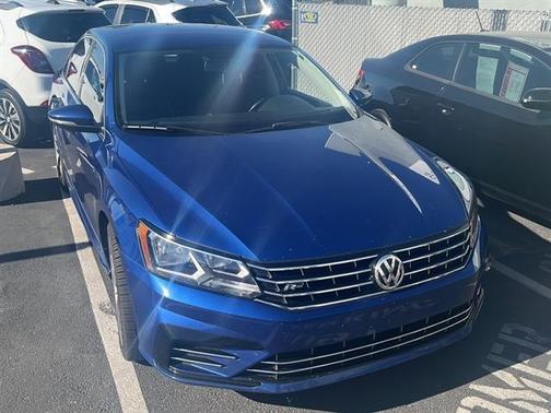 2017 Volkswagen Passat 1.8T R-Line w/Comfort