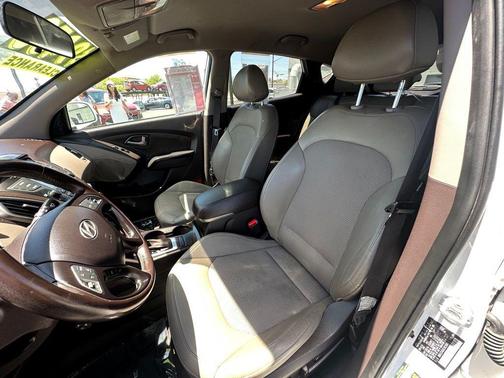 Winter White 2014 Hyundai TUCSON SE