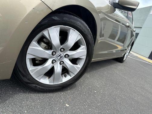 Alabaster Silver Metallic 2010 Honda Accord EX-L