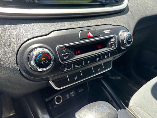 Sangria 2019 Kia Sorento LX
