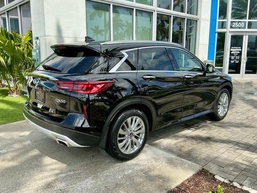 2023 INFINITI QX50 LUXE