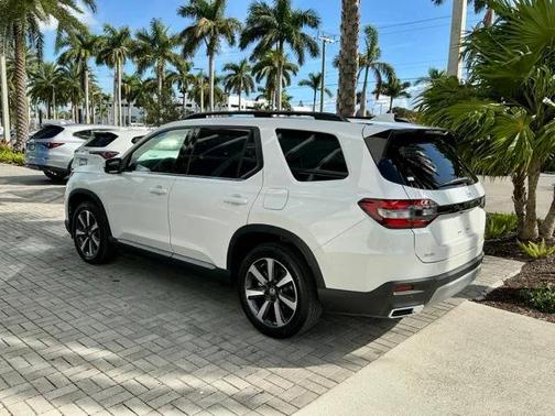 2025 Honda Pilot Touring 8-Passenger