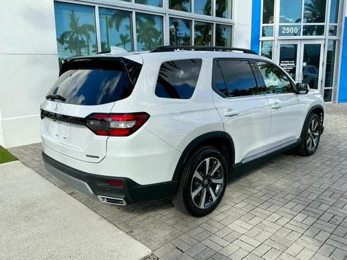 2025 Honda Pilot Touring 8-Passenger