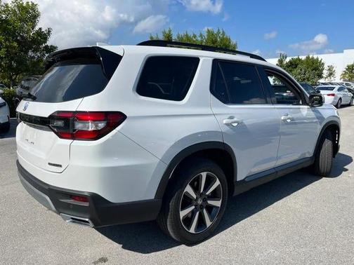 2025 Honda Pilot Touring 8-Passenger