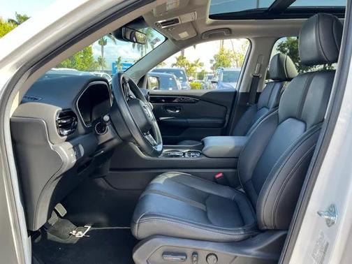 2025 Honda Pilot Touring 8-Passenger