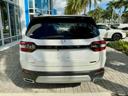 2025 Honda Pilot Touring 8-Passenger