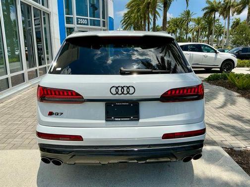 Glacier White Metallic 2023 Audi SQ7 4.0T Prestige