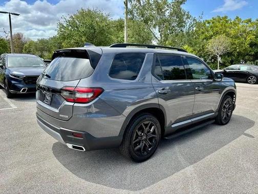 2025 Honda Pilot Touring 8-Passenger