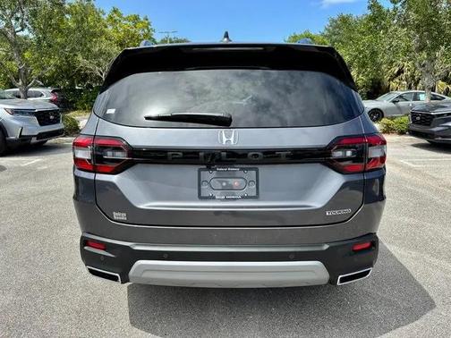 2025 Honda Pilot Touring 8-Passenger