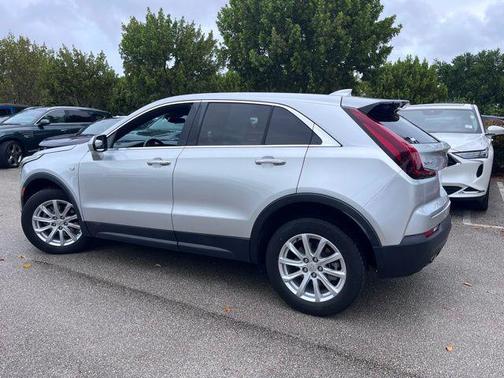 Radiant Silver Metallic 2022 Cadillac XT4 Luxury