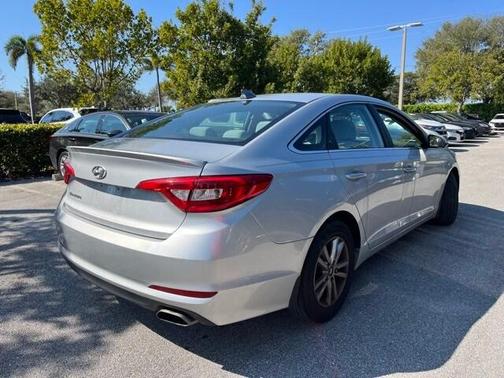 2016 Hyundai SONATA SE