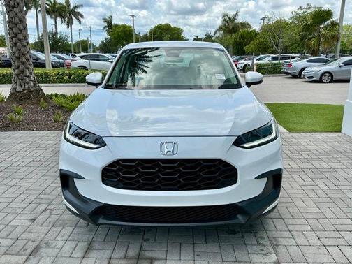 Platinum White Pearl 2025 Honda HR-V LX