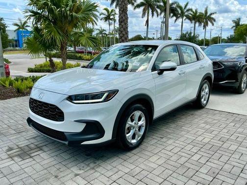 Platinum White Pearl 2025 Honda HR-V LX