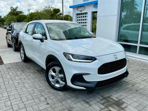 Platinum White Pearl 2025 Honda HR-V LX