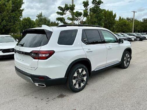 Platinum White Pearl 2026 Honda Pilot Elite