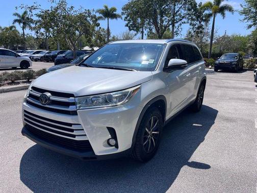 Blizzard Pearl 2019 Toyota Highlander XLE