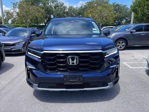 Obsidian Blue Pearl 2023 Honda Pilot Touring 8-Passenger