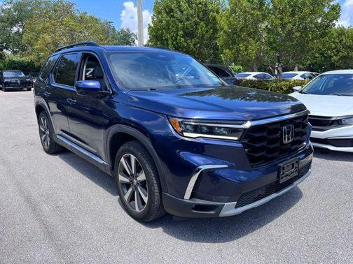 Obsidian Blue Pearl 2023 Honda Pilot Touring 8-Passenger