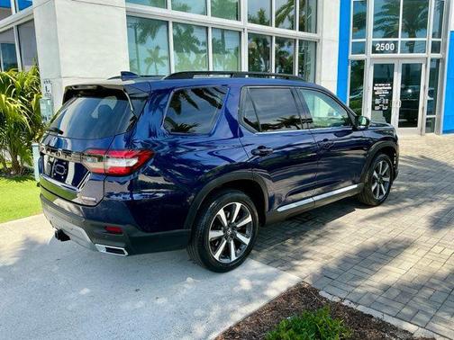 Obsidian Blue Pearl 2023 Honda Pilot Touring 8-Passenger