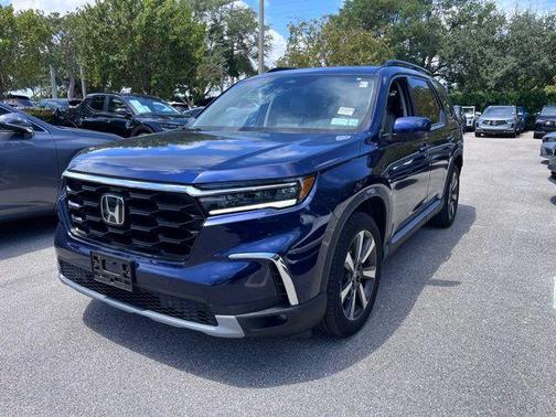 Obsidian Blue Pearl 2023 Honda Pilot Touring 8-Passenger