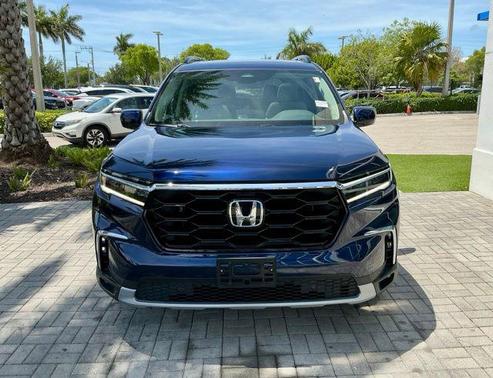 Obsidian Blue Pearl 2023 Honda Pilot Touring 8-Passenger