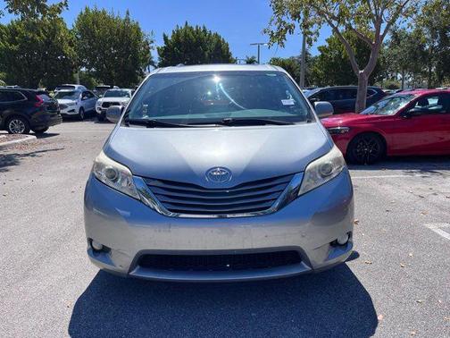 Silver Sky 2017 Toyota Sienna XLE Premium