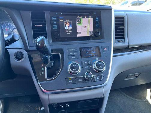 Silver Sky 2017 Toyota Sienna XLE Premium