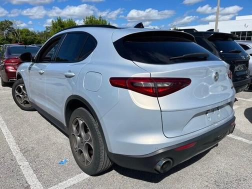 2021 Alfa Romeo Stelvio Base