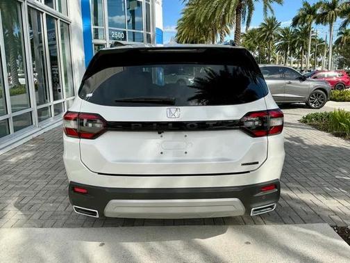 2024 Honda Pilot Touring 8-Passenger
