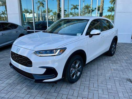 Platinum White Pearl 2026 Honda HR-V LX
